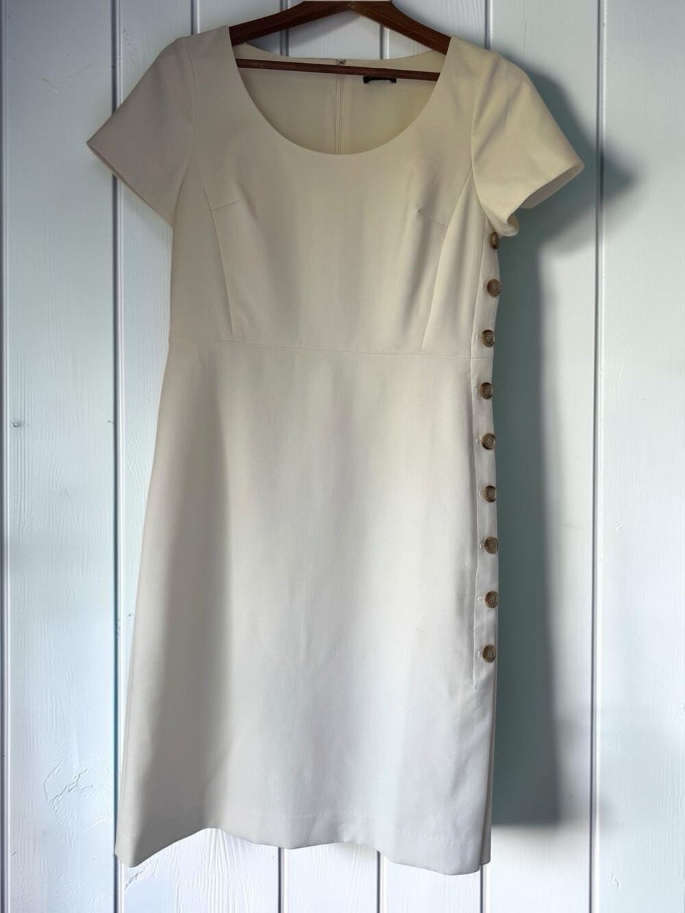 Ann Taylor Women's White Solid Sheath Dress Size 6 Side Buttons Classic Preppy